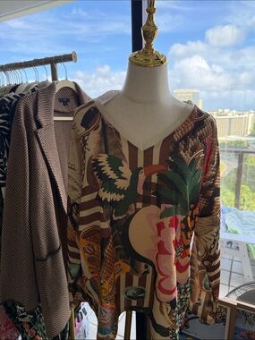 Yolly Italian Women’s V-Neck Sweater with Tropical Print - Brown Multi